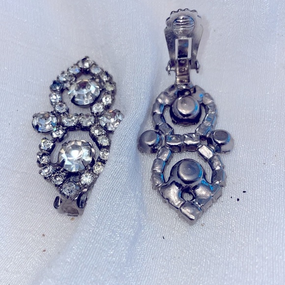 Vintage silver tone round clear cut crystal prong set double teardrop clip on ea - Picture 3 of 3